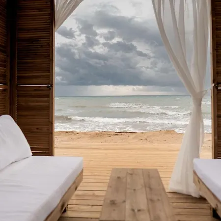 Roxanne Penthouse & Jacuzzi 2 Bedroom Vokolidha