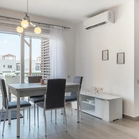Apartament Roxanne Penthouse & Jacuzzi 2 Bedroom Vokolidha